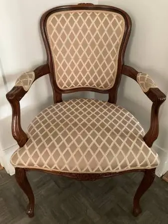 Cherry Queen Anne style chair