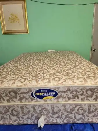 Like New! Never Used Simmons Full Size Mattress Set
