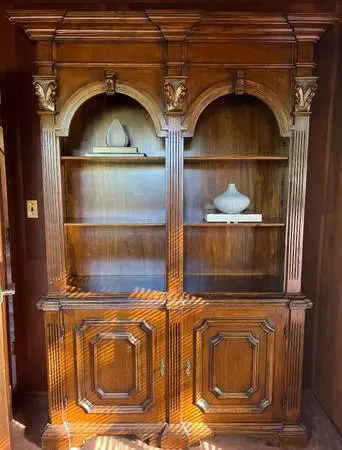 BREUNERS ITALIAN MADE CABINET