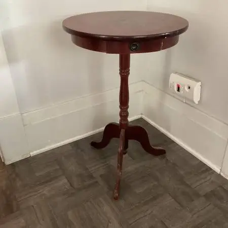 Round end table 2 feet tall with 16 inch round top