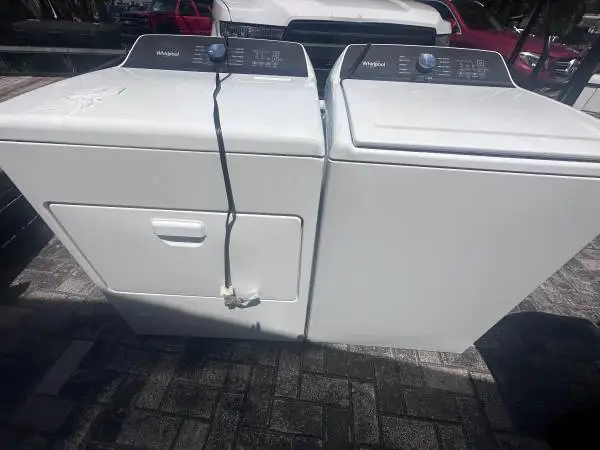 Washer and gas dryer Whirlpool scratch and dent