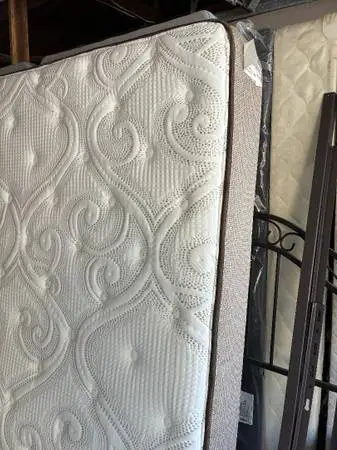 Full / Double Mattress and Box Sets,  Like New !