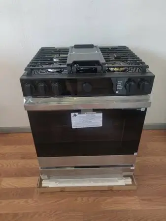 New Samsung gas range fully loaded air fryer etc..