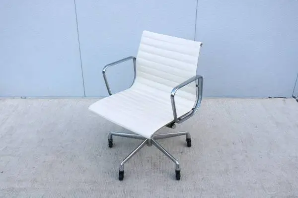 Herman Miller Eames Aluminum Group Management Chair in White Leather