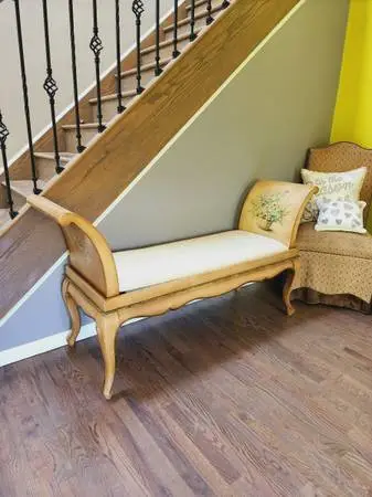 GORGEOUS ELEGANT OTTOMAN BENCH LIKE NEW