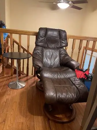 EKORNES BROWN LEATHER RENO RECLINER with OTTOMAN