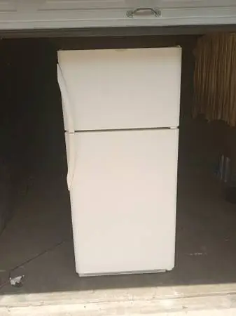 Frigidaire 18 cubic foot refrigerator