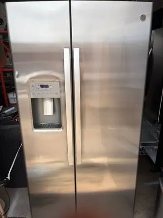 NEW COUNTER DEPTH GE 23 cu ft glass shelves