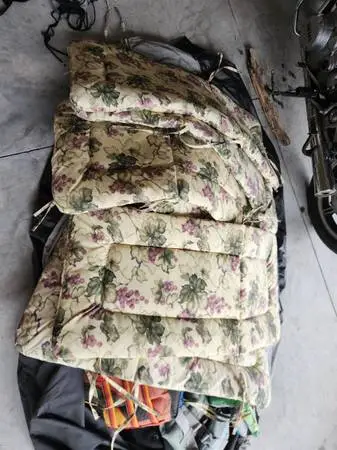 6 very good flowered patio chair cushions