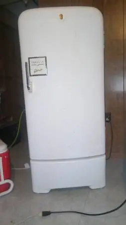 1950s Crosley refrigeratorShelvador