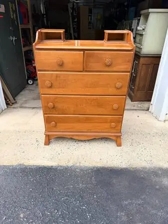 5 drawer Dresser