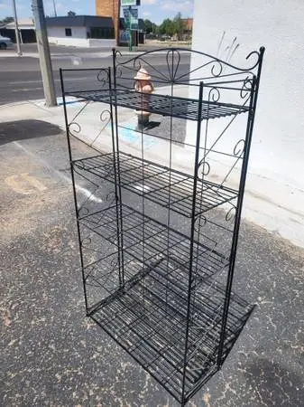 Plant stand shelving