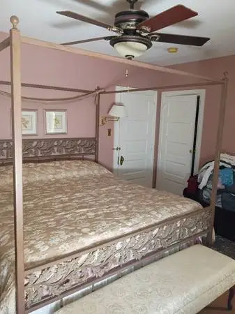 Excellent / Like New Condition: Ornate Canopy King Size Bed Frame