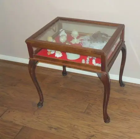 Curio Table
