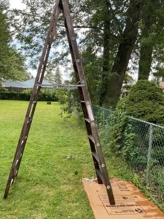 10’ wooden step ladder
