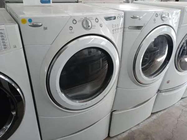 ★Whirlpool Duet front load washer and dryer set on pedestals