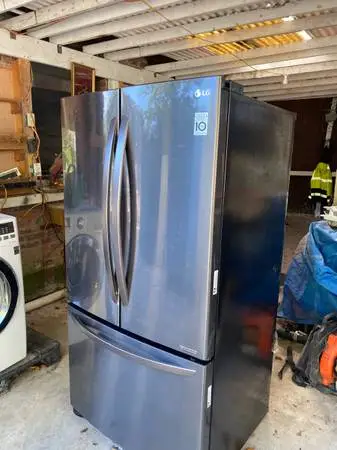 Fridge/ refrigerator
