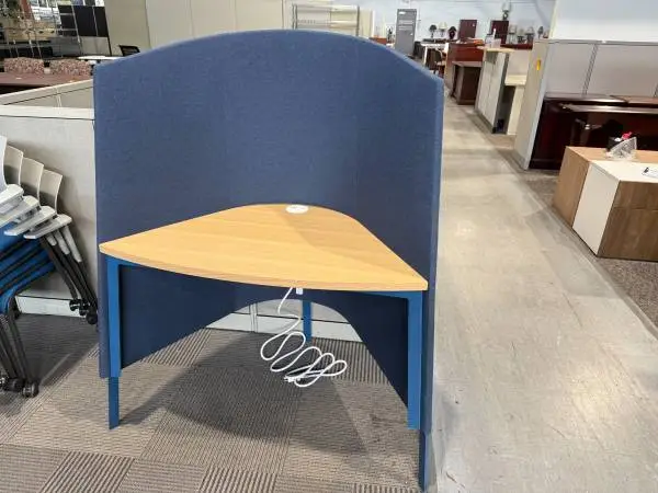 Fractals Nook / Single Person WorkStation by Teknion