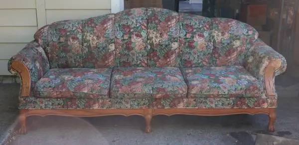 Clean Floral Print 7 1/2 Couch in CHICO