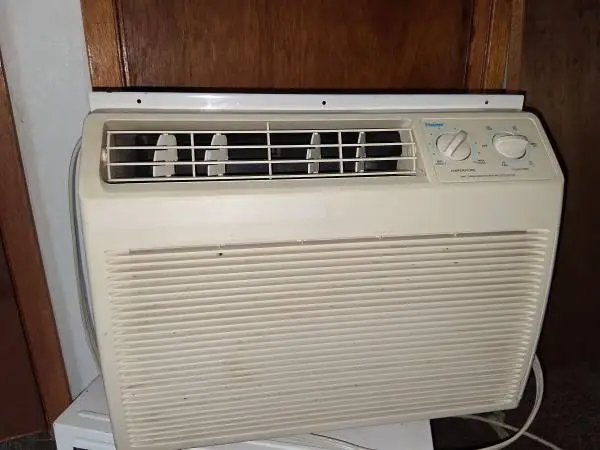 HAIER 5000 BTU AIR CONDITIONER