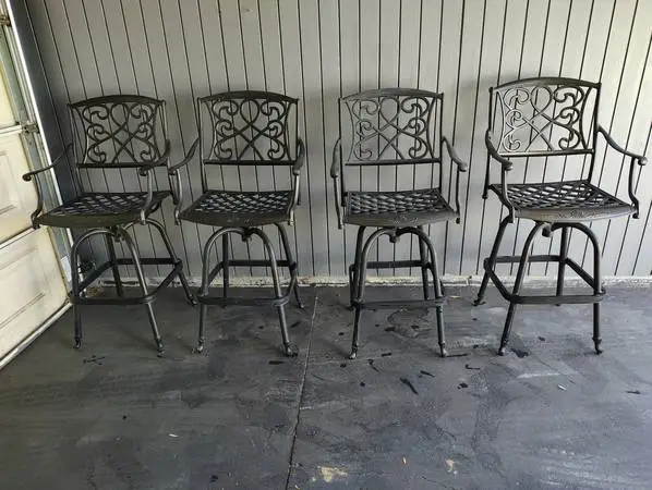4 Outdoor Patio Swivel Bar Stools