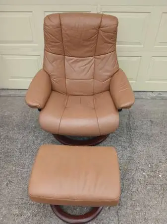 EKORNES STRESSLESS RECLINER AND OTTOMAN