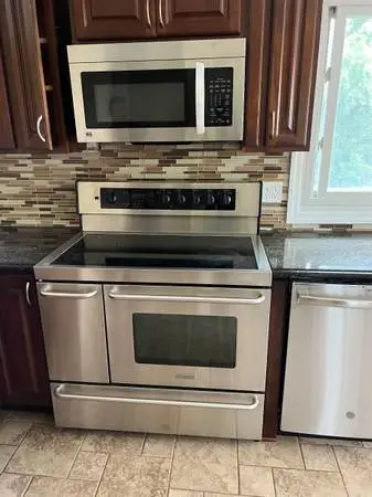Frigidaire Electric Stove with Dual Oven