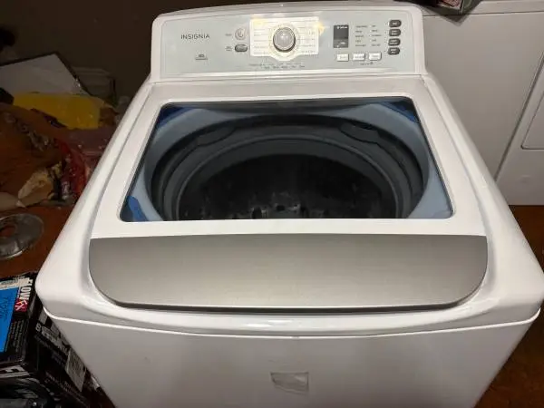 WASHER 1yr OLD WORKS PERFECTLY CAN DELIVER NO DRYER
