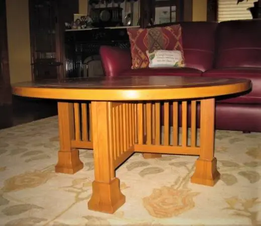 TABLE - Round Coffee - Hand Crafted Arts & Craft Style USA - Like New