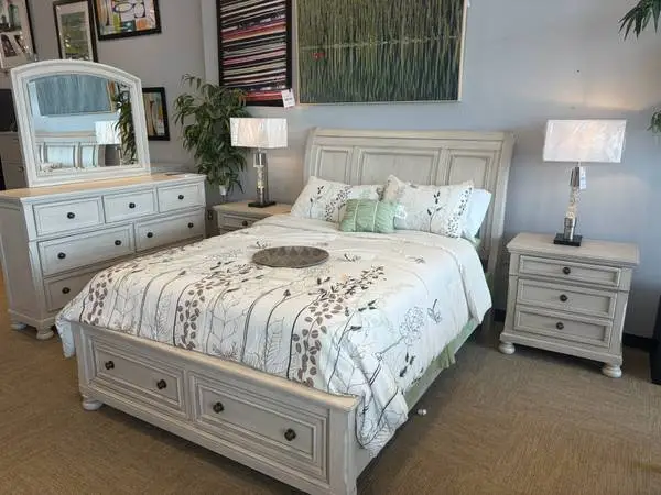 NEW OFF WHITE BEDROOM SET