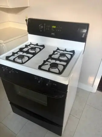 Kenmore 4 burner gas range/oven