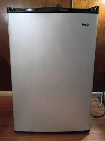 🍀 HAIER 4.5ft³ Mini Refrigerator USED Mod# HC46SF10SV Good Condition 4.5 Cu