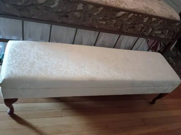 VG / Excellent Condition: Elegant Upholstered Bench 6 Feet Long