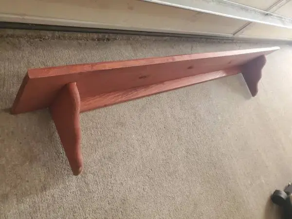 Floating mantel shelf