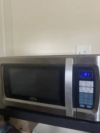 Oster 1100 watt microwave