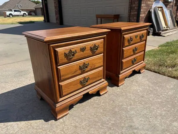 Fabulous Flawless New 2 Drawer Solid Oak Bedside Tables