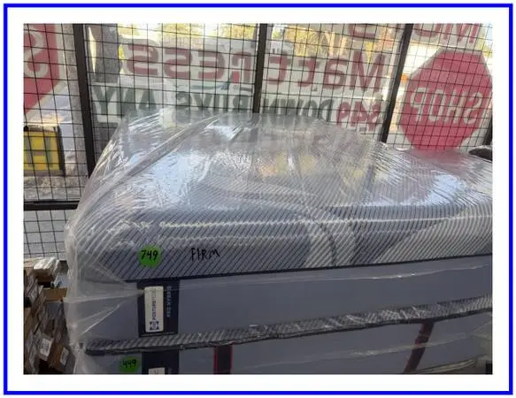 QUEEN SIZE SEALY POSTUREPEDIC PLUS HYBRID MATTRESS & BOX SPRING BED