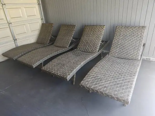 4 Outdoor patio chaise lounge chairs, pool furniture loungers