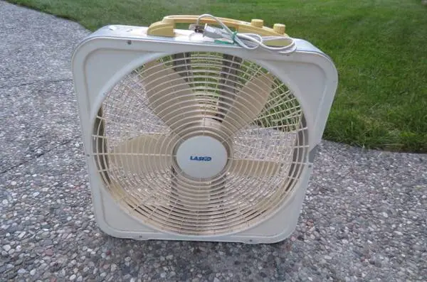 20 BOX FAN - 3 SPEED - WORKS GREAT!
