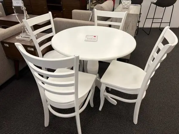 NEW WHITE ROUND TABLE & 4 CHAIRS