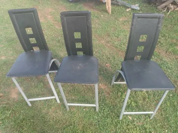 3 STEEL BAR STOOLS