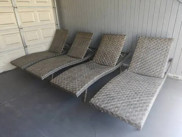 4 Outdoor patio chaise lounge chairs, pool furniture loungers