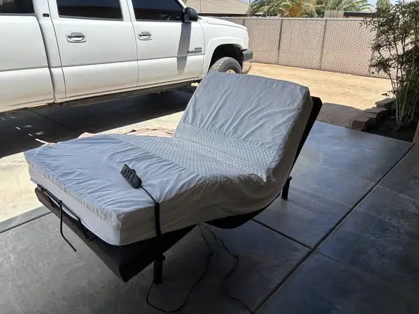 Single electric adjustable bed and mattress