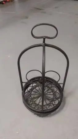 Heavy Rod Iron Wine Holder