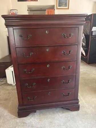 5 drawer Dresser
