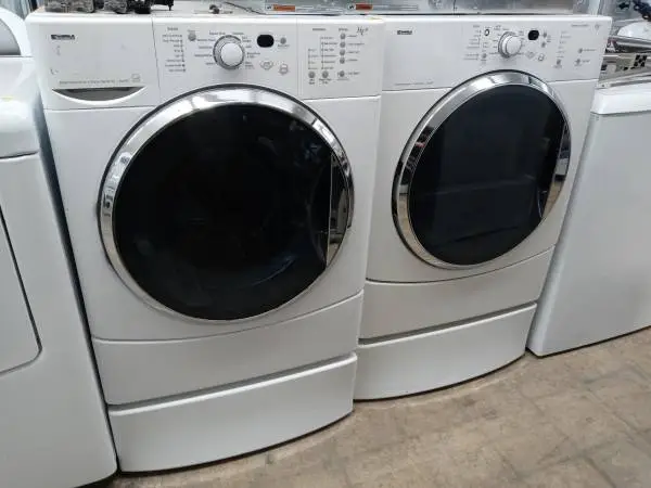 ★Kenmore HE2 front load washer and dryer set on pedestals