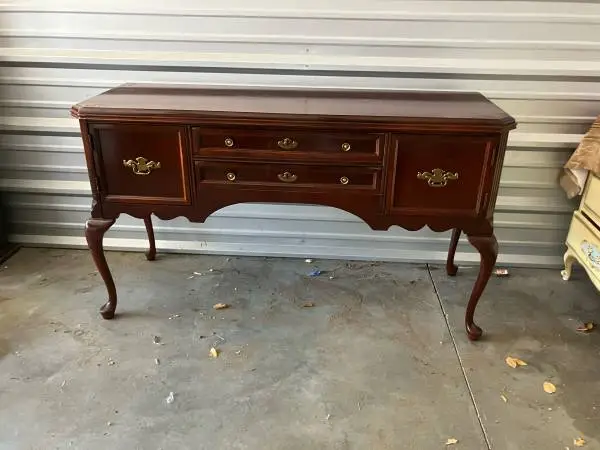 Vintage 1960s Bassett Queen Anne Style Mahogany Sideboard