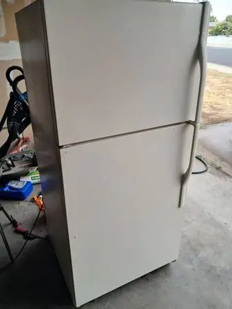 REFRIGERATOR CAN DELIVER