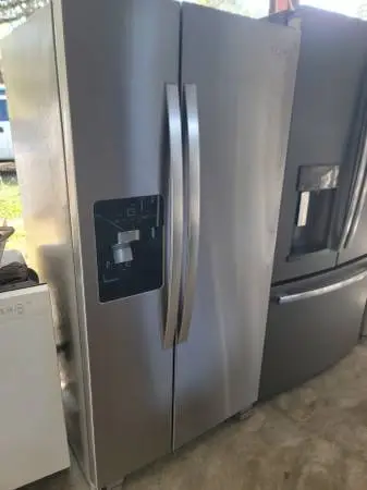 EMERGENCY DELIVERY-VERY NICE WHIRLPOOL REFRIGERATOR