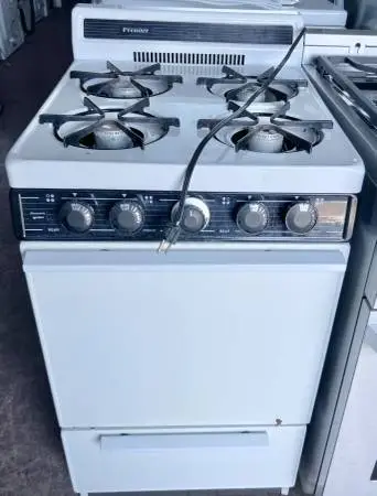 Premier Gas Range , Electronic 120V Ignition 4 Burner , Oven , White